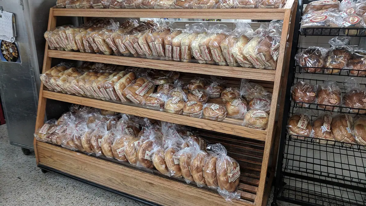 Brace's Bakery – bakery in Rogerstone, Newport